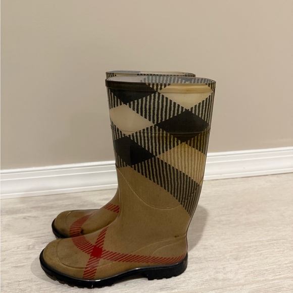 Authentic Vintage Burberry Beige Tan Black Red Plaid Rain Boots - Picture 3 of 3